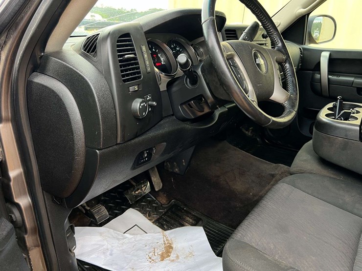 2012-chevrolet-silverado-2500hd-lt-image-21