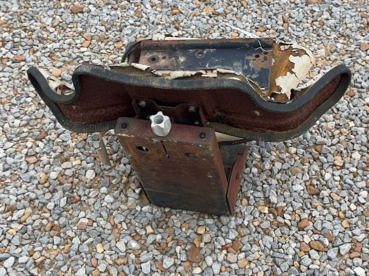 tractor-seat-image-3