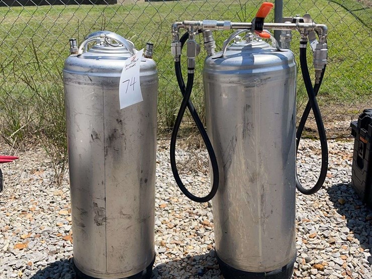 (2)-stainless-industrial-chemical-sprayers-image-3