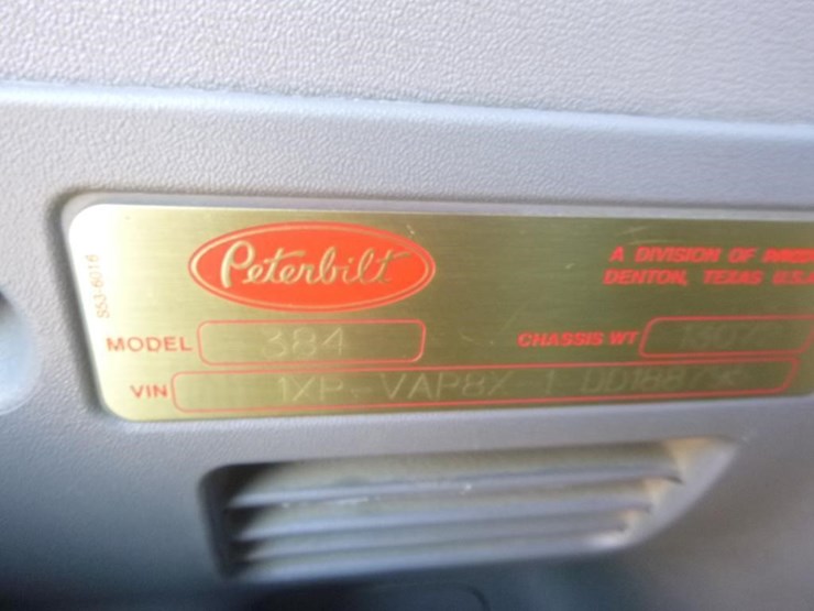 2013-peterbilt-384-image-25