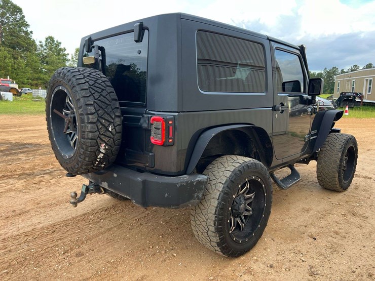 2010-jeep-wrangler-sport-image-3