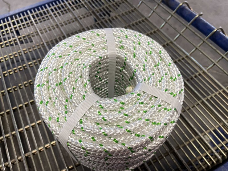 #2722-•-new-3/8"-thick,-100'-of-double-braided-rope-(cw)-image-2