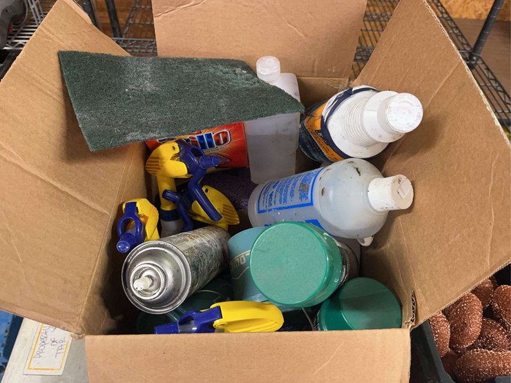 box-of-cleaning-supplies-image-3