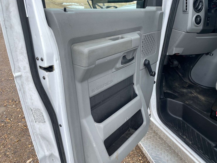 2020-ford-e350-image-9