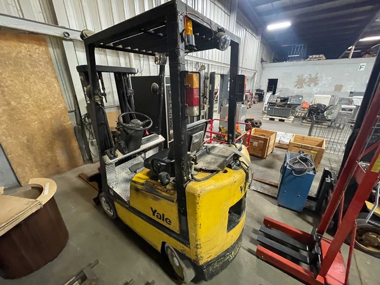#1501-•-yale-3000lb-capacity-forklift-(wall-e)-image-8