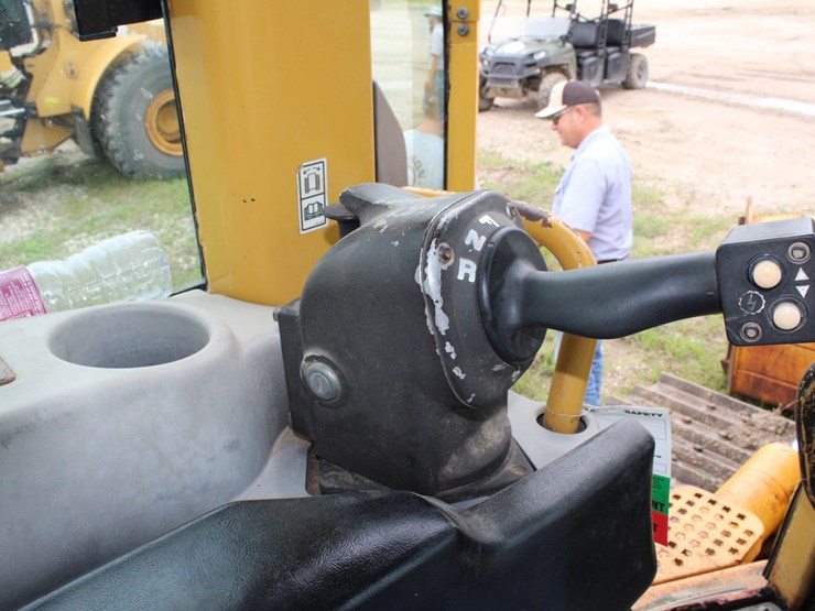 caterpillar-d6n-image-15
