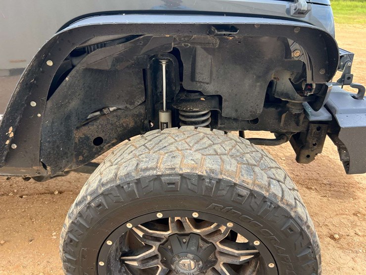 2010-jeep-wrangler-sport-image-22
