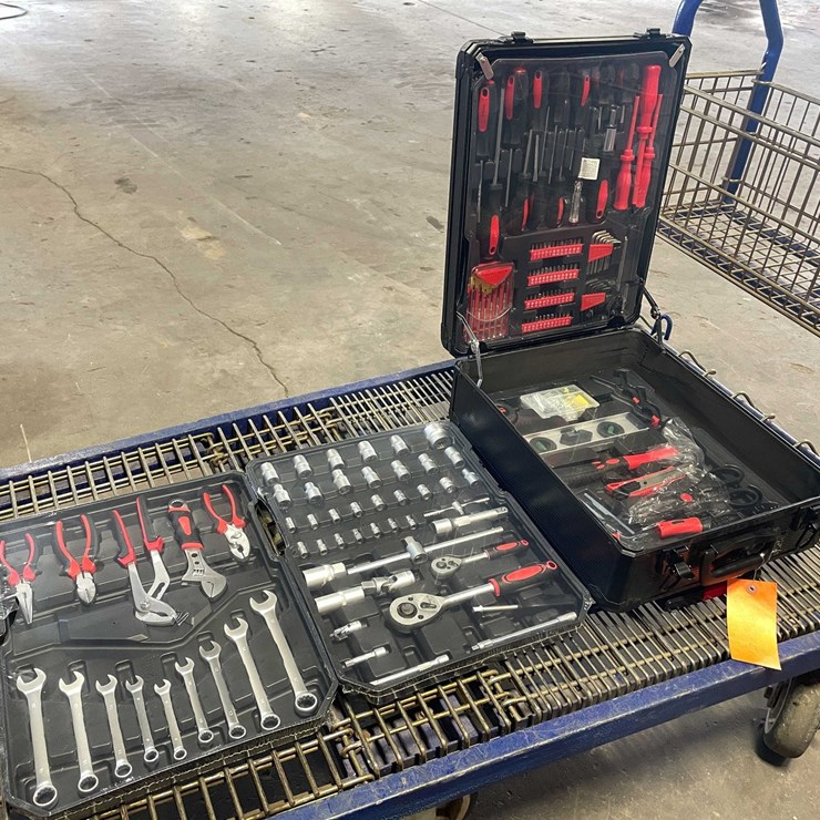 #2723 • New Professional Tool Set In Rolling Cart (CW)