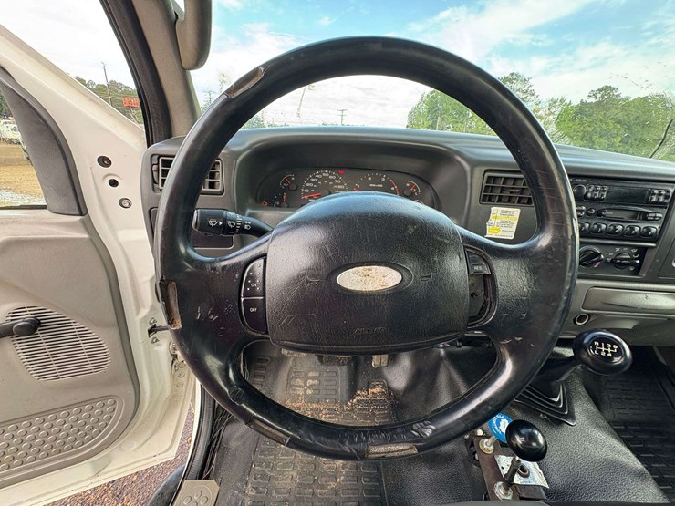 2003-ford-f550-image-11