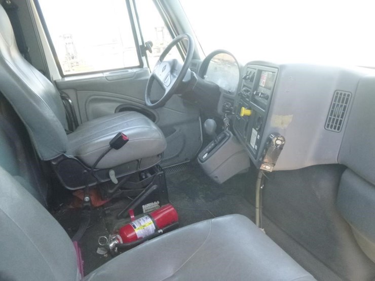 2006-international-durastar-4300-image-21