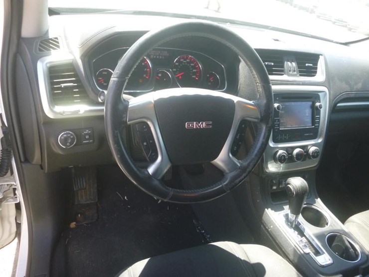 2013-gmc-acadia-image-11