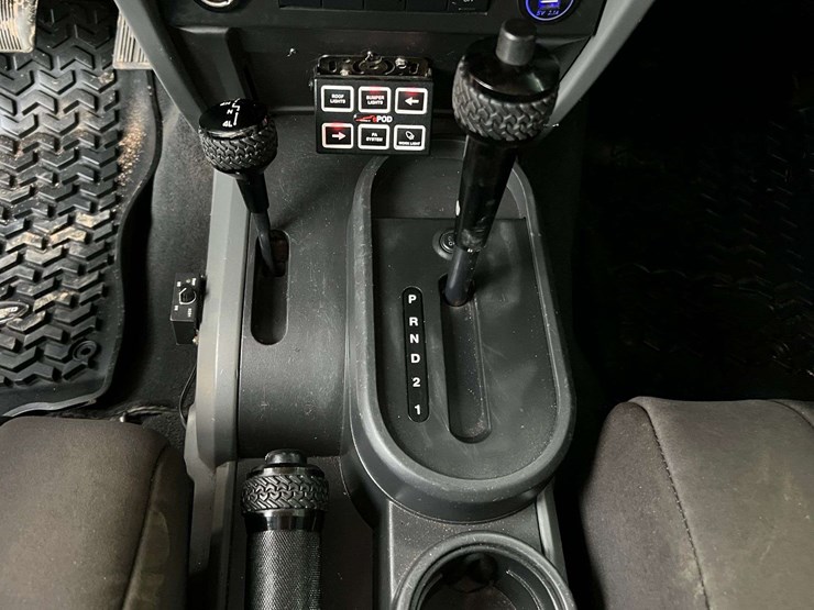 2010-jeep-wrangler-sport-image-44