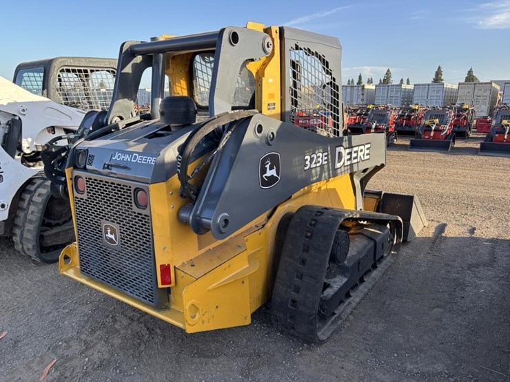 2018-deere-323e-image-3