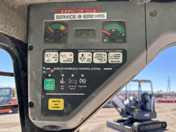 2005-bobcat-t180-image-28
