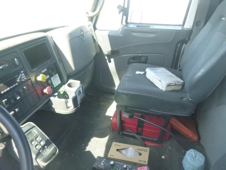 2009-international-durastar-4400-image-10
