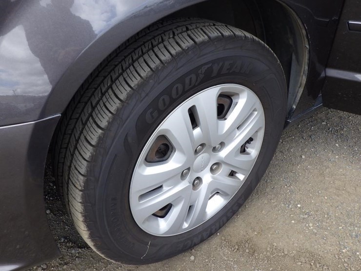 2015-dodge-grand-caravan-image-13