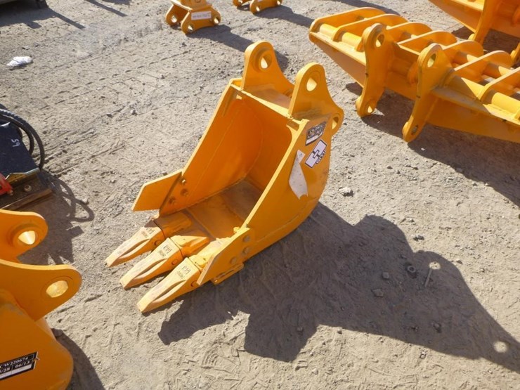 caterpillar-303-image-1