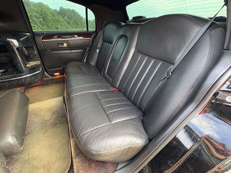 2008-lincoln-town-car-limousine-(86,235-miles)-image-26