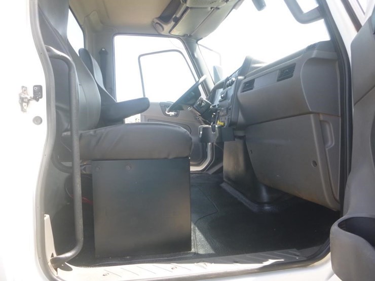 2020-international-mv607-image-11