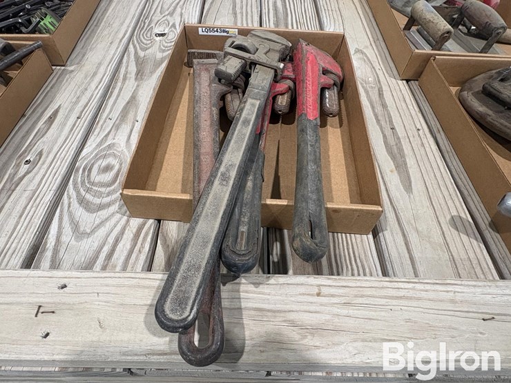 adjustable-pipe-wrenches-image-1