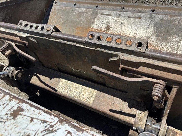 2005-bobcat-t180-image-13