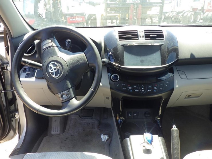 2014-toyota-rav4-image-9