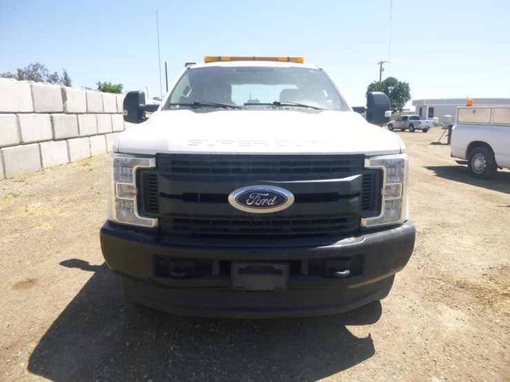 2017-ford-f350-image-23