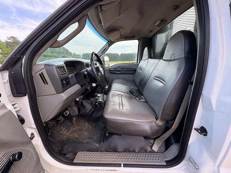 2003-ford-f550-image-10