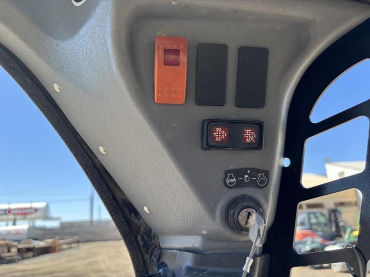 2019-gehl-r190-image-30