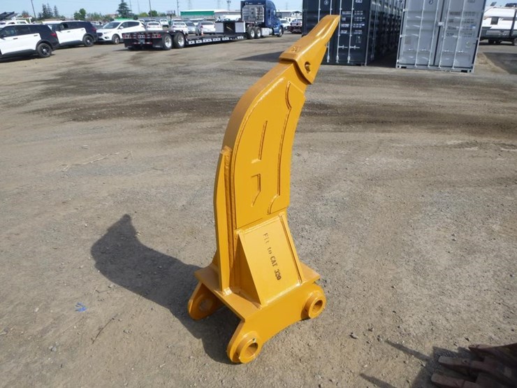 caterpillar-320-image-3