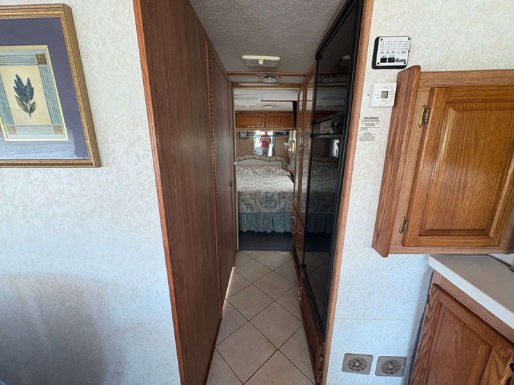 1999-allegro-bay-32'-motorhome-(62,037-miles)-image-21