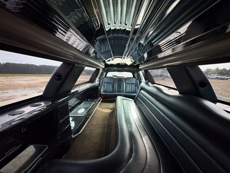 2008-lincoln-town-car-limousine-(86,235-miles)-image-28