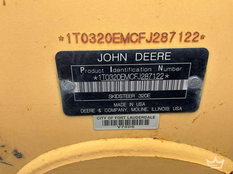 2015-deere-320e-image-5