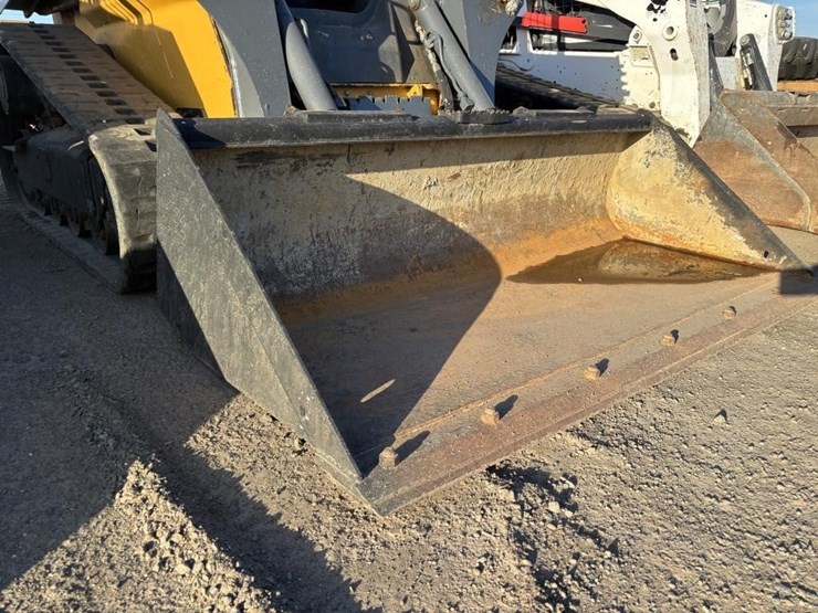 2018-deere-323e-image-10