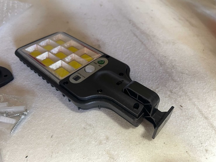 #2727-•-sensor-street-style-lamp-(cw)-image-3