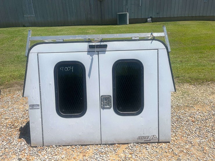 a.r.e.-truck-hero-topper-with-walk-in-rear-doors-image-2