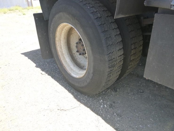2009-international-durastar-4400-image-33