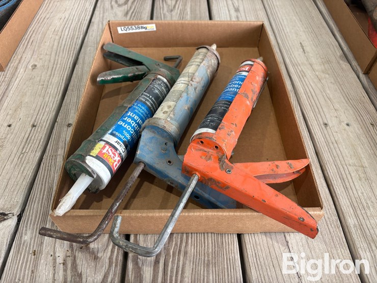 caulk-guns-image-1