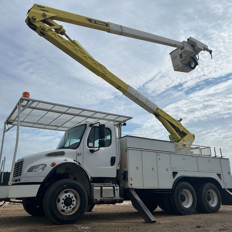 2013 FREIGHTLINER M2 106