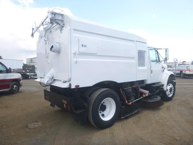 2000-international-4700-image-3