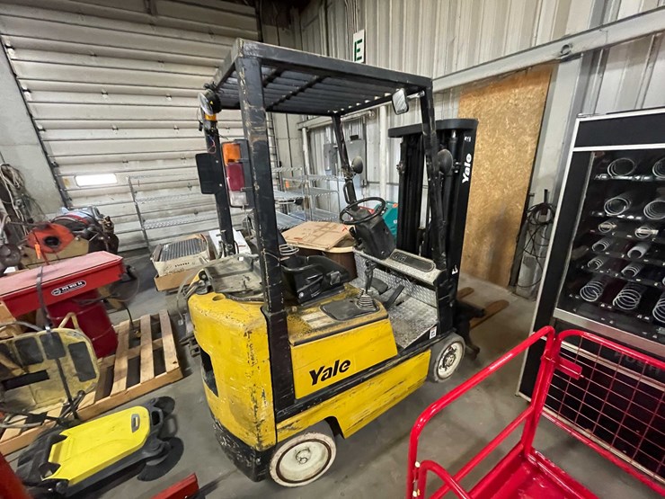 #1501-•-yale-3000lb-capacity-forklift-(wall-e)-image-7