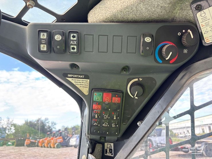 2020-deere-325g-image-21