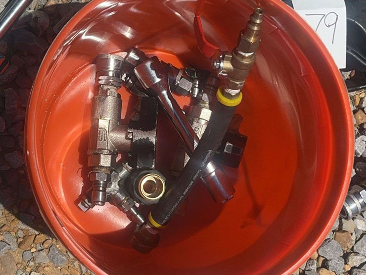 assortment-of-handles-&-wands-for-pressure-washer-image-4