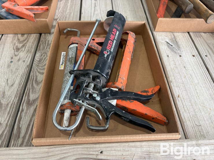 caulk-guns-image-1