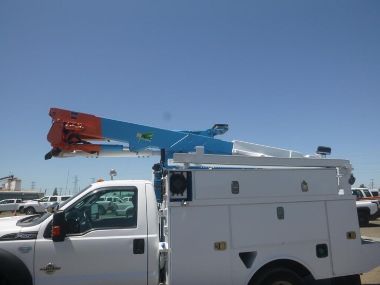 2013-ford-f550-image-16