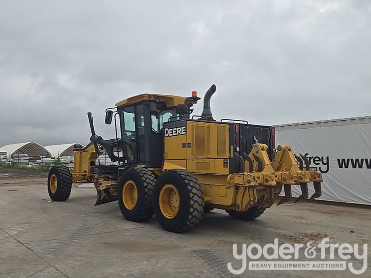 2011-deere-772g-image-3