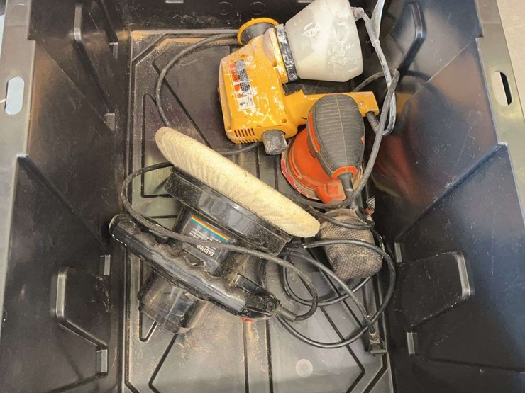 tote-of-paint-&-buffering-tools-image-1