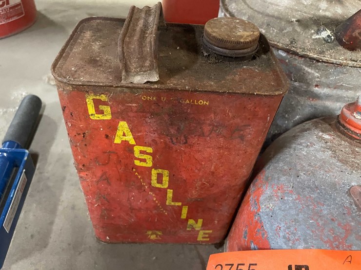 #2755-•-(3)-vintage-gas-cans-and-toolbox-(pr11)-image-2
