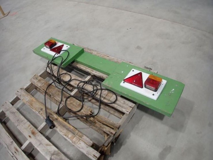 portable-hook-on-trailer-light/signal-bar-image-4