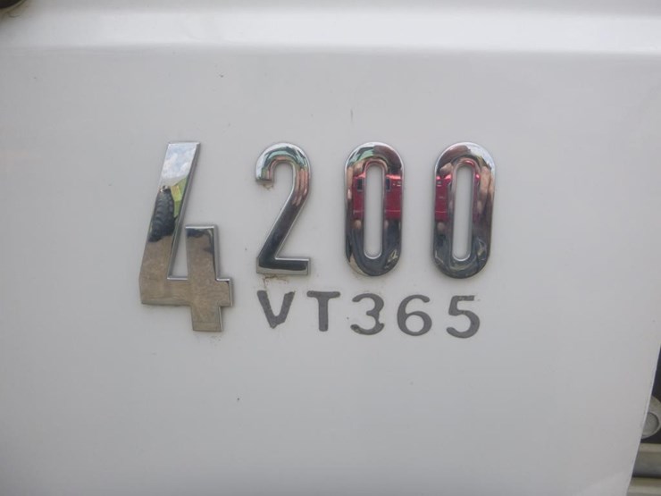 2006-international-durastar-4200-image-22